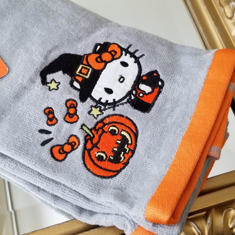 ❗Hello Kitty Pumpkin Orange Limited Edition Halloween Hand Towel Set❗